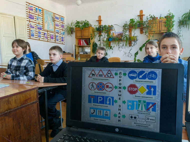 «Знай и соблюдай правила дорожного движения»..